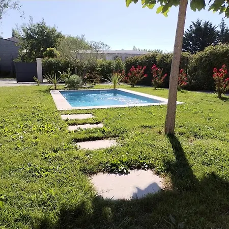 Holiday home Maison En Campagne Avignon